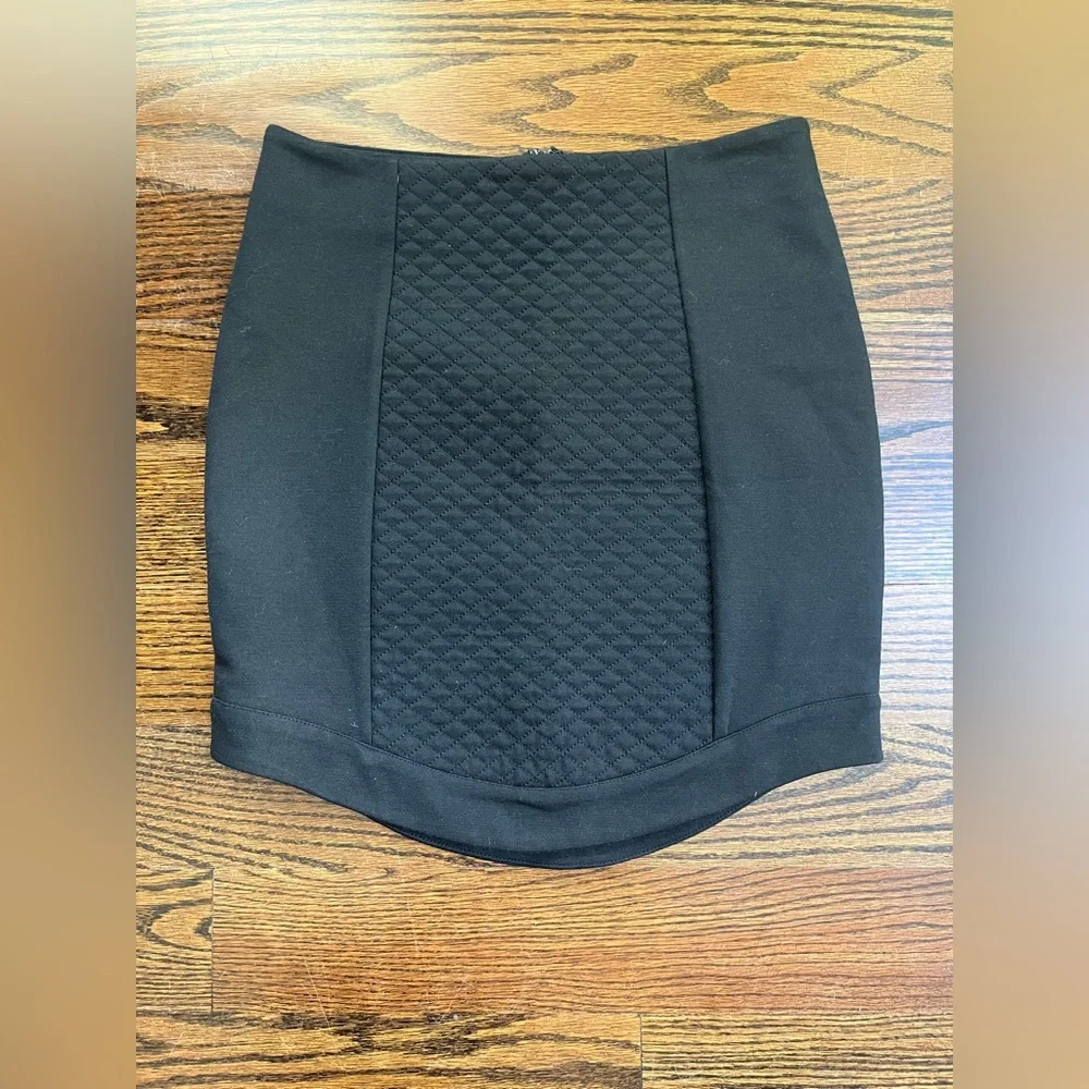 BCBGeneration Women's Black Knit Stretch mini skirt Sz. XS NWOT - Picture 2 of 7